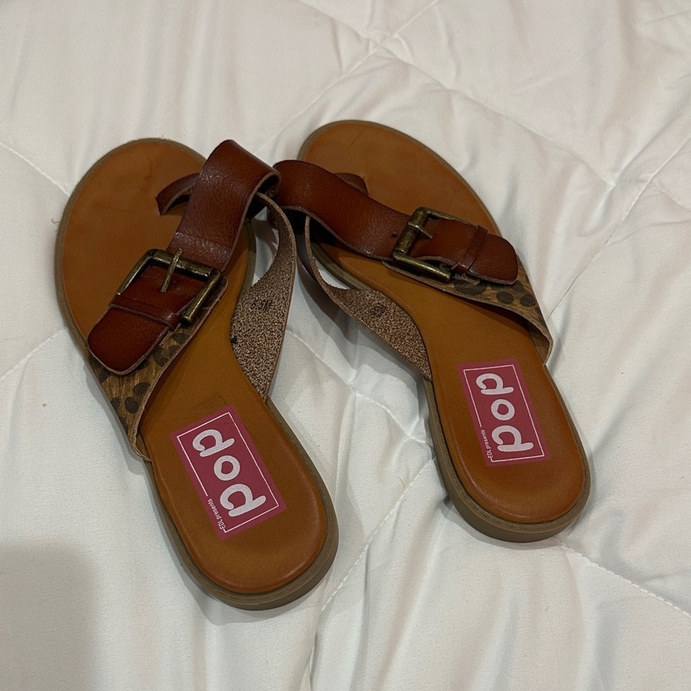 NWOT POP Brown Leather Buckle Toe-Loop Sandals size 6.5M - Picture 7 of 8